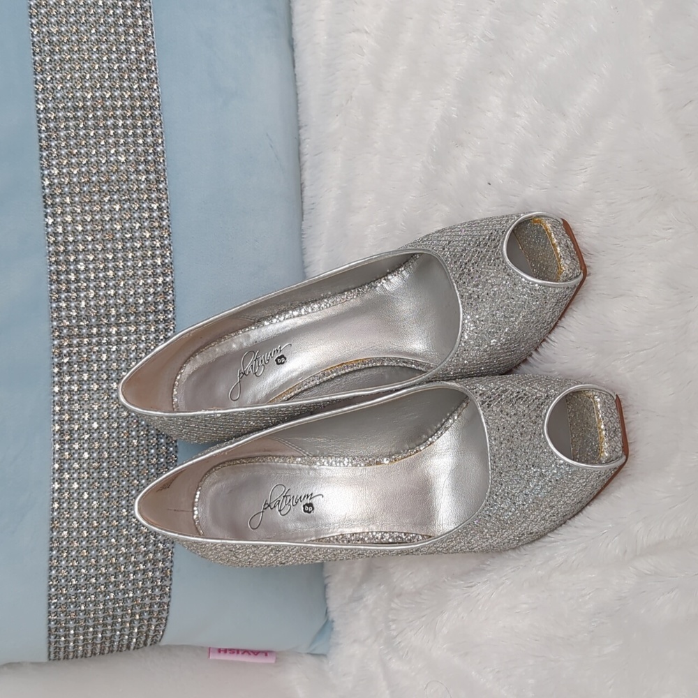 Silver sparkly 4.5in platform heels for a night on the town!